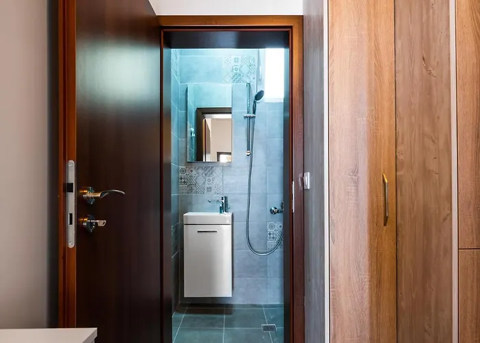 Modern Serenity - 1 Bd Flat In *