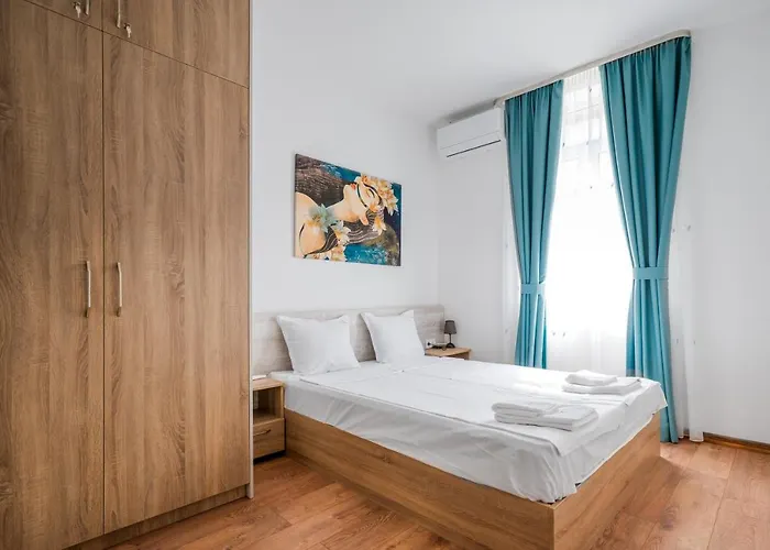 Modern Serenity - 1 Bd Flat In