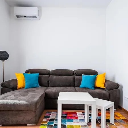 Modern Serenity ~ 1 Bd Flat In Apartment *