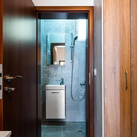 Modern Serenity ~ 1 Bd Flat In *
