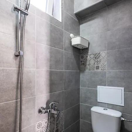 Modern Serenity ~ 1 Bd Flat In Apartment *